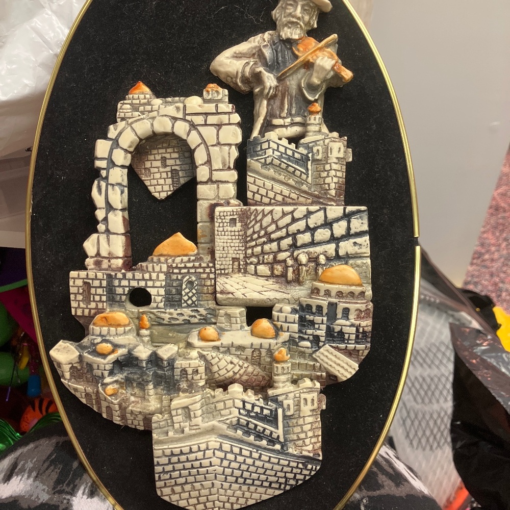 Beautiful 3-D picture of a fiddler over Jerusalem. Just stunning.